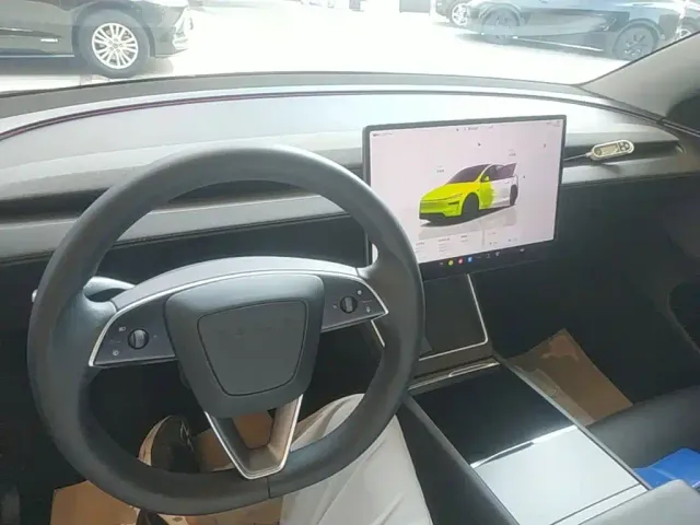 Tesla Model Y — Фото автомобиля 9