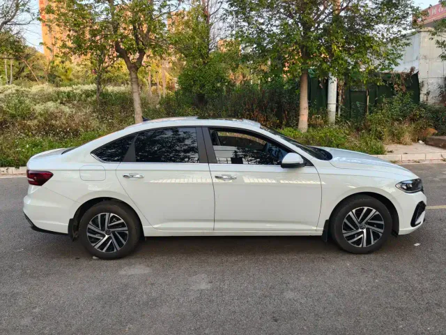 Volkswagen Lavida — Фото автомобиля 4