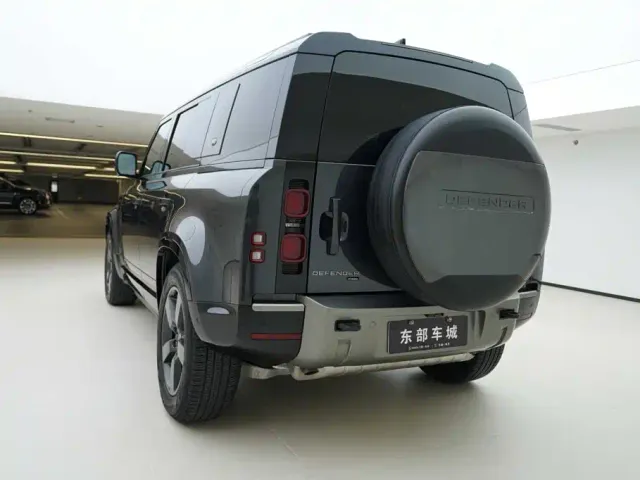 Land Rover Defender — Фото автомобиля 4