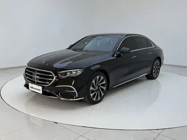 Mercedes-Benz E-Class — Фото автомобиля 20