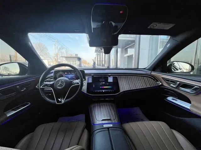 Mercedes-Benz E-Class — Фото автомобиля 23