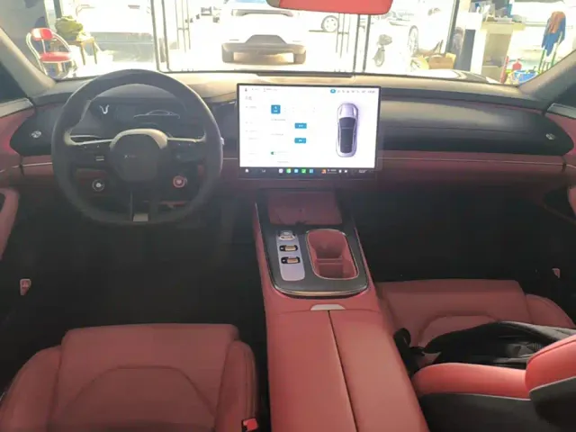 Xiaomi SU7 — Фото автомобиля 9