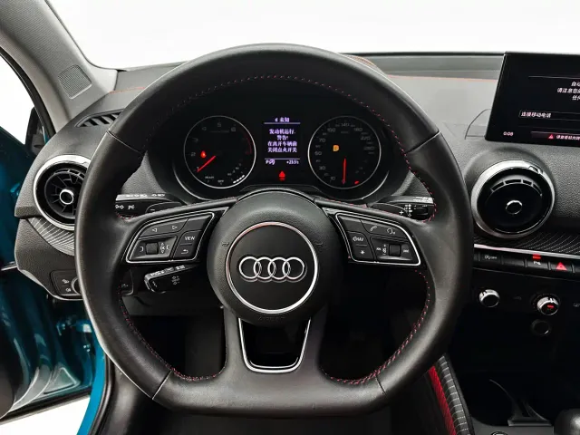 Audi Q2L — Фото автомобиля 11