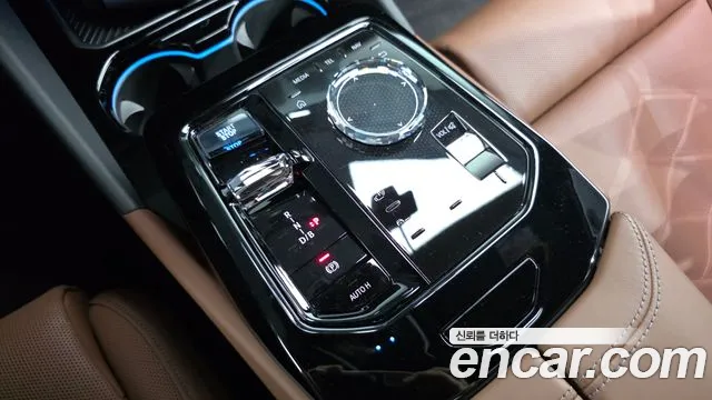 BMW i5 — Фото автомобиля 7