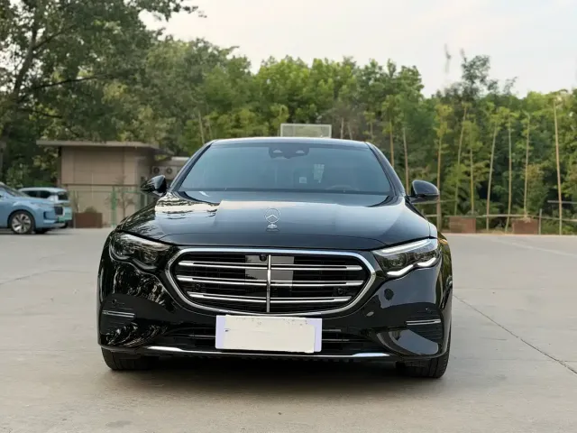 Mercedes-Benz E-Class — Фото автомобиля 19