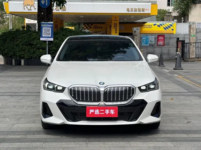 BMW 5 Series — Фото автомобиля 2