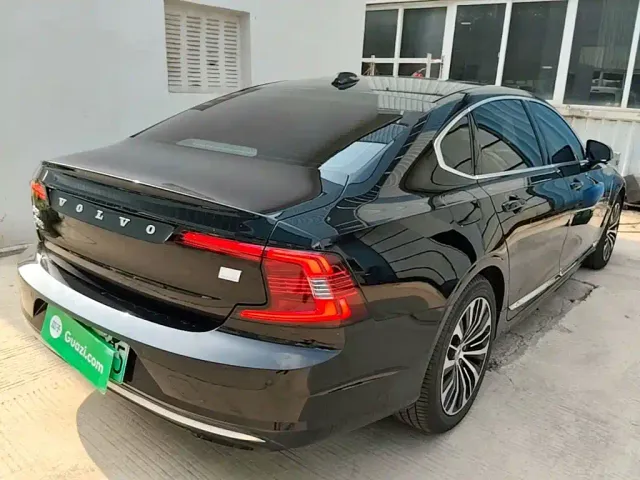 Volvo S90 — Фото автомобиля 4