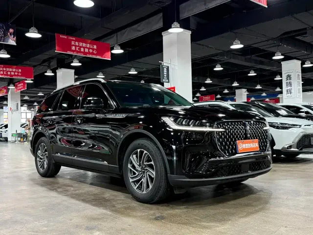 Lincoln Aviator — Фото автомобиля 3