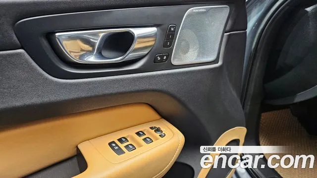 Вольво XC60 — Фото автомобиля 16