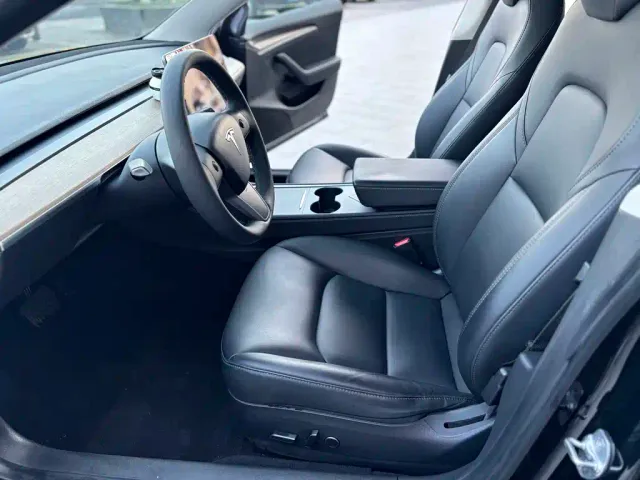 Tesla Model 3 — Фото автомобиля 4