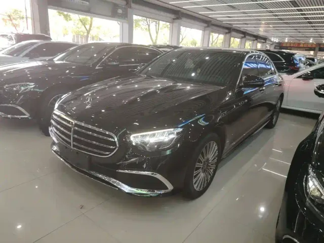 Фотография автомобиля — Mercedes-Benz E-Class