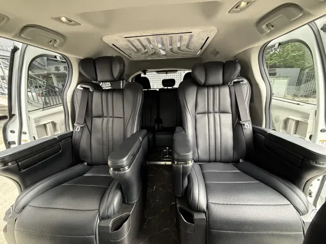 Toyota Sienna — Фото автомобиля 13