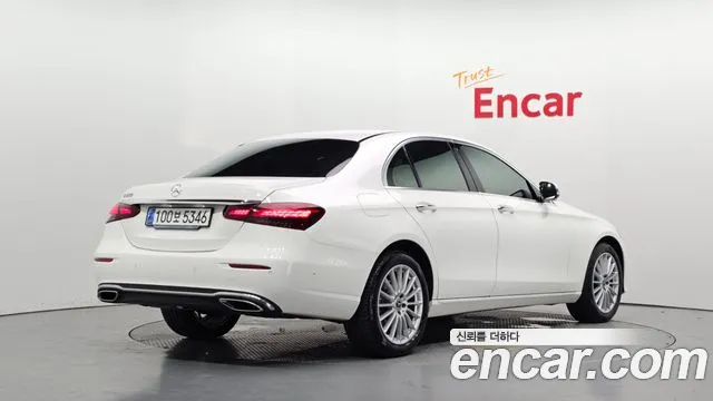 Mercedes-Benz E-Class — Фото автомобиля 2