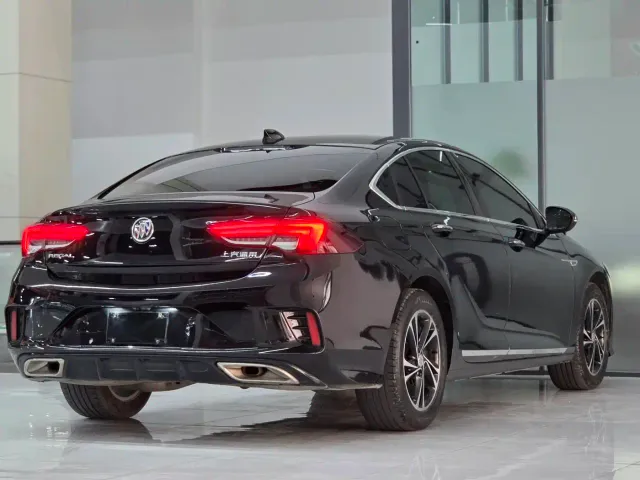 Buick Regal — Фото автомобиля 12