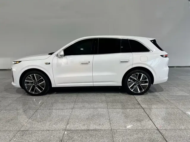 Li Auto L6 — Фото автомобиля 2