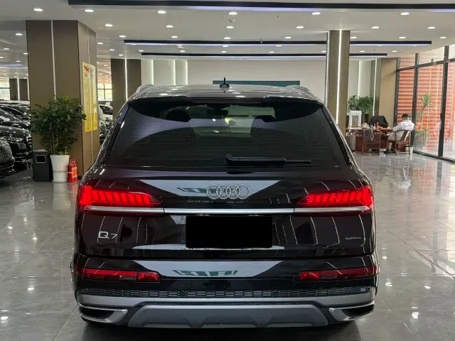 Audi Q7 — Фото автомобиля 8