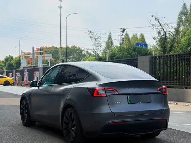 Tesla Model Y — Фото автомобиля 5