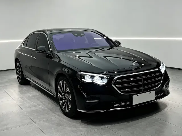 Mercedes-Benz E-Class — Фото автомобиля 3