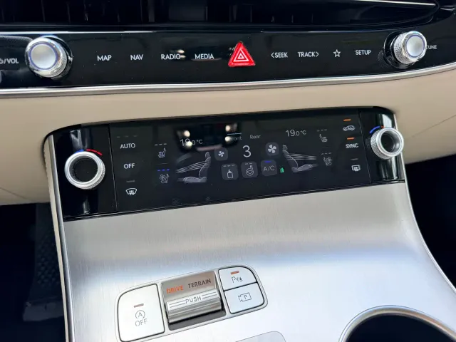 Genesis GV70 — Фото автомобиля 15