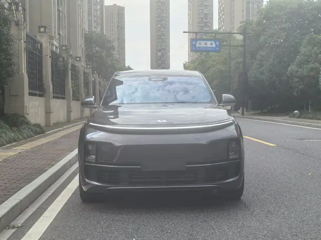 Li Auto L8 — Фото автомобиля 2