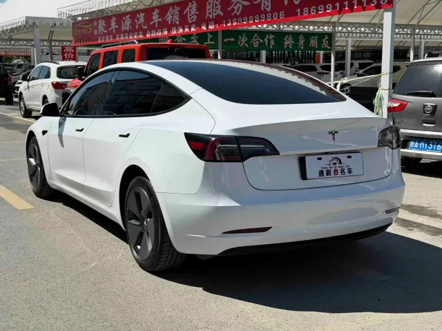 Tesla Model 3 — Фото автомобиля 7