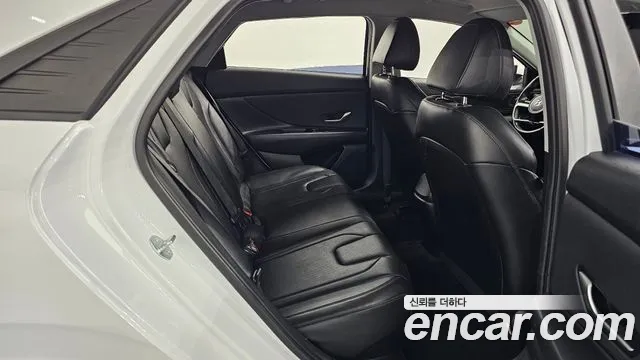 Hyundai Avante CN7 — Фото автомобиля 16