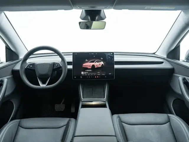 Tesla Model Y — Фото автомобиля 16