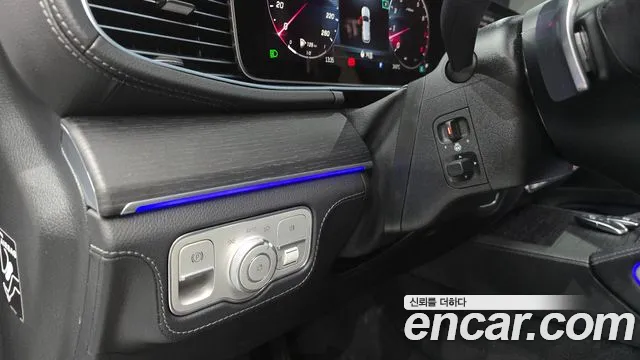 Mercedes-Benz GLE-Class — Фото автомобиля 23