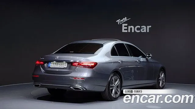 Mercedes-Benz E-Class — Фото автомобиля 2