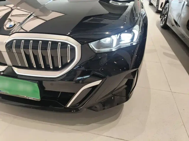 BMW 5 Series — Фото автомобиля 23