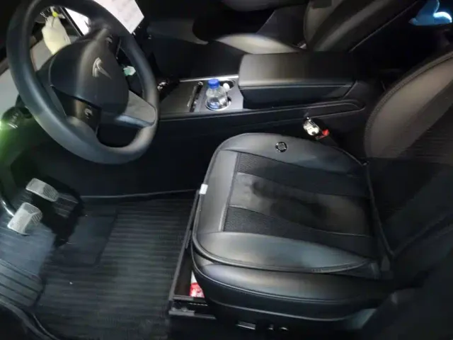 Tesla Model Y — Фото автомобиля 9
