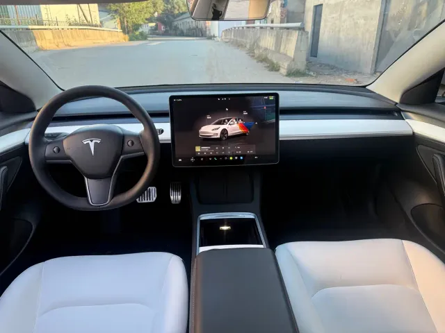 Tesla Model 3 — Фото автомобиля 11