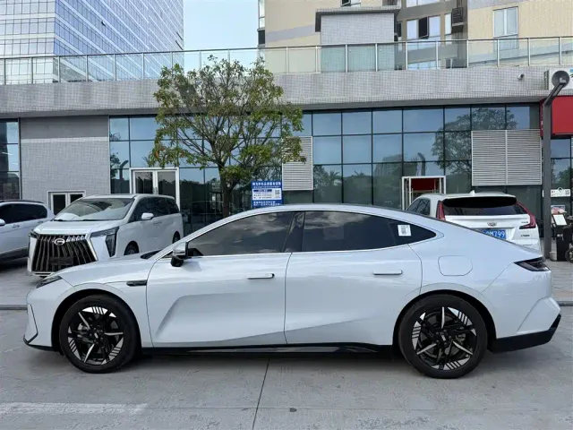 Geely Galaxy E8 — Фото автомобиля 9