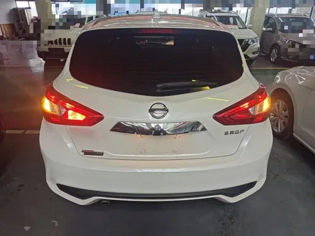 Nissan Tiida — Фото автомобиля 5