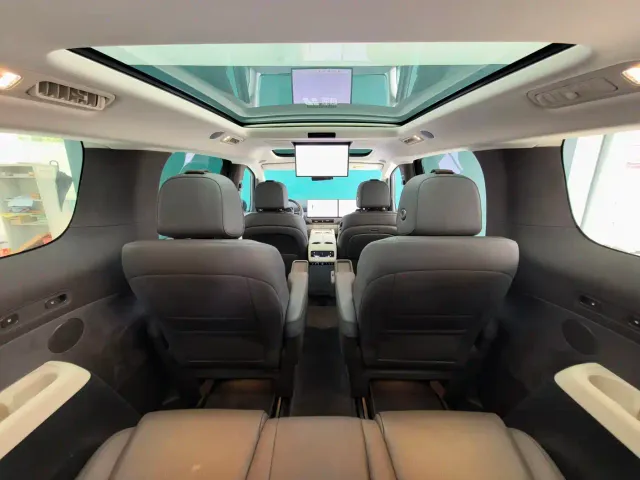 Li Auto MEGA — Фото автомобиля 11