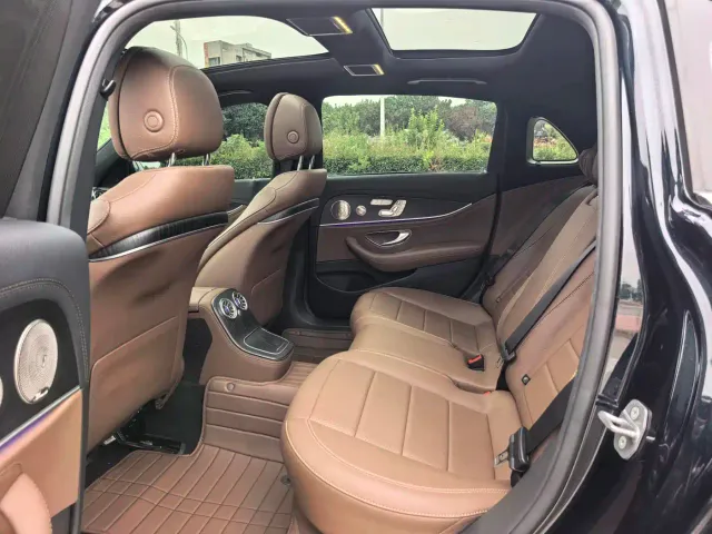 Mercedes-Benz E-Class — Фото автомобиля 8