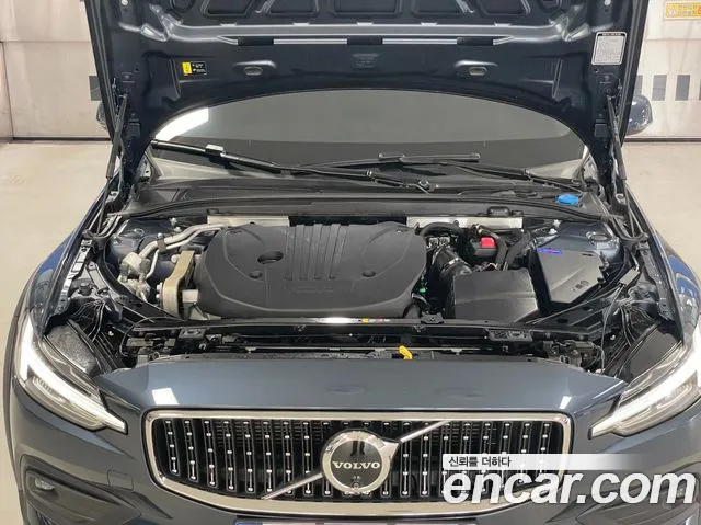 Вольво V60 V60 Cross Country 2 поколение B5 Ultimate AWD — Фото автомобиля 6
