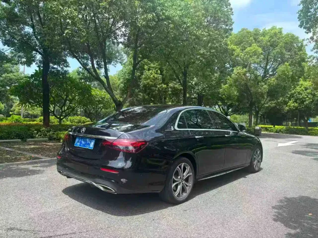 Mercedes-Benz E-Class — Фото автомобиля 4