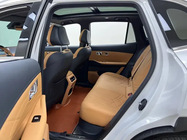 Geely Galaxy Starship 7 EM-i — Фото автомобиля 11