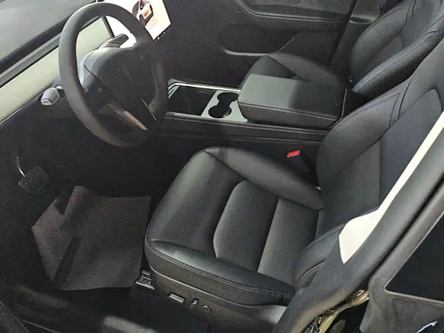 Tesla Model Y — Фото автомобиля 9