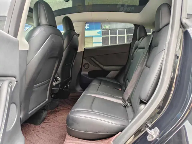 Tesla Model Y — Фото автомобиля 6
