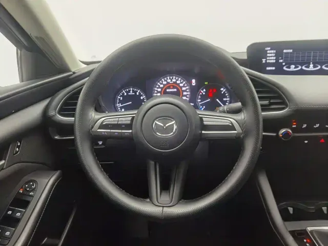 Mazda Axela — Фото автомобиля 11