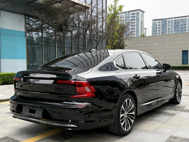 Volvo S90 — Фото автомобиля 4