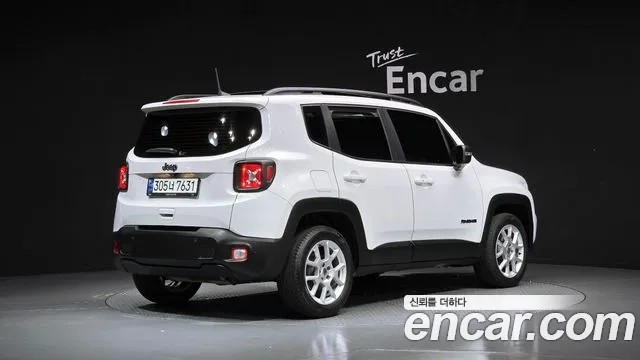Jeep Renegade — Фото автомобиля 2