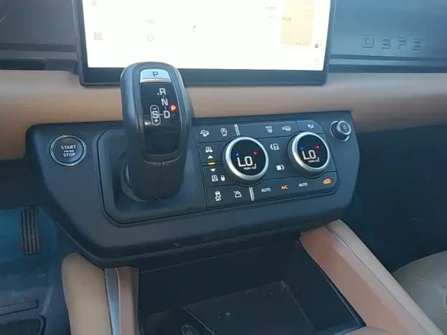 Land Rover Defender — Фото автомобиля 13