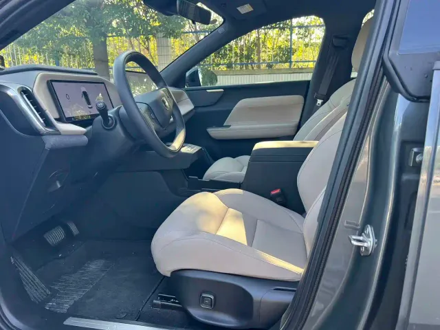 Volvo XC70 Plug-in Hybrid — Фото автомобиля 4