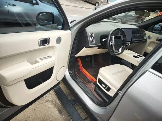 Li Auto Li Xiang L9 2022 Max — Фото автомобиля 15