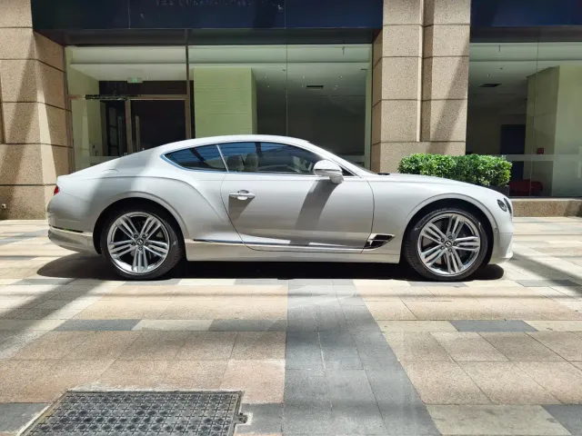 Bentley Continental — Фото автомобиля 4