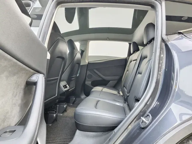 Tesla Model Y — Фото автомобиля 9