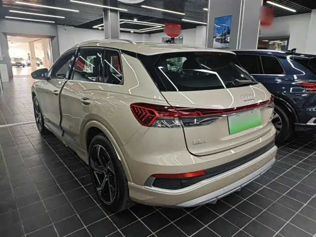 Audi Q4 e-tron — Фото автомобиля 4